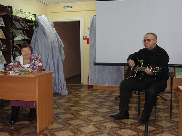 Поет В. Виноградов