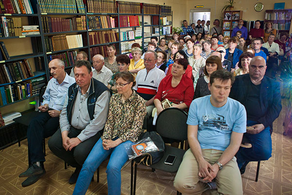 Первый ряд, почетные гости, члены клуба ««Веневский уезд»