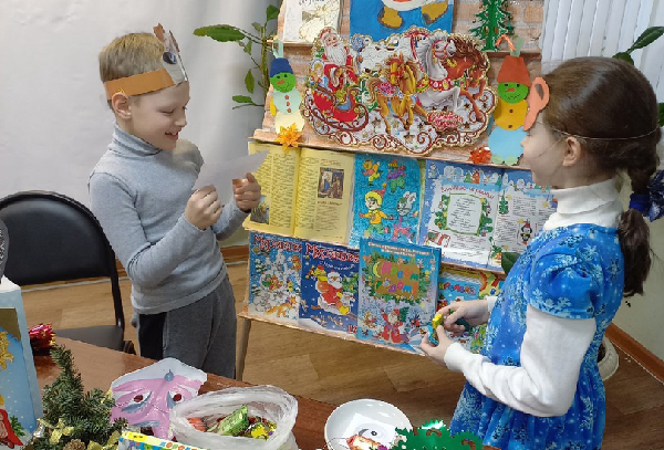 Дети играют в народные игры