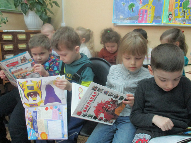 Дети с книжками